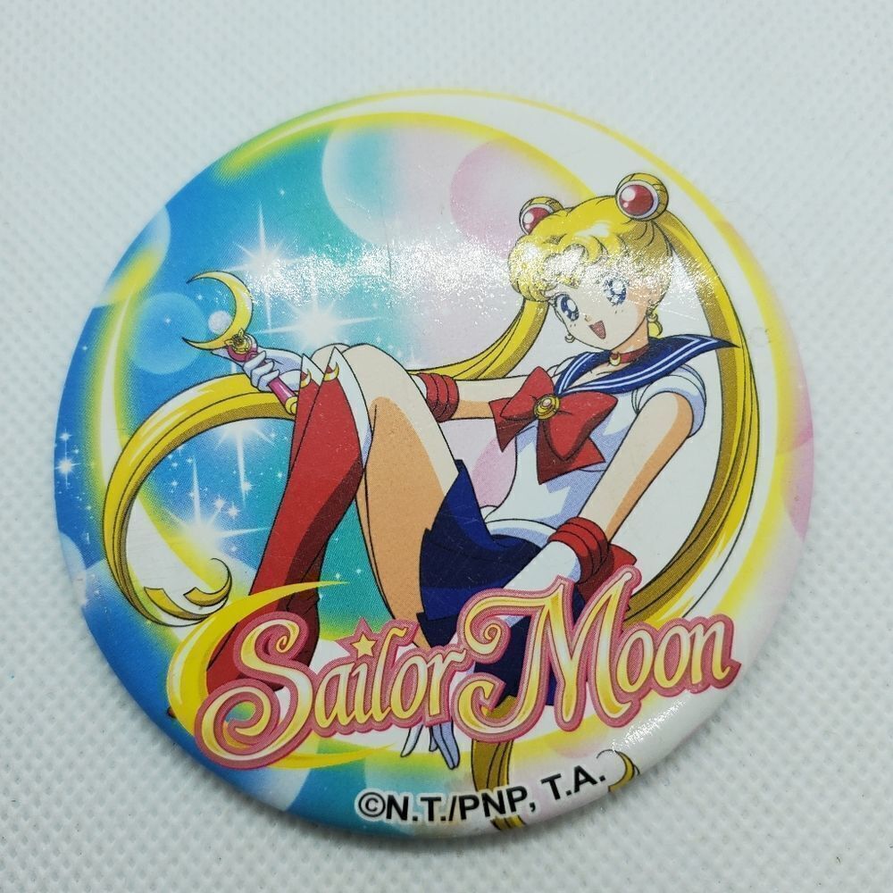 Sailor Moon Large Button Pin - Picture 2 of 4